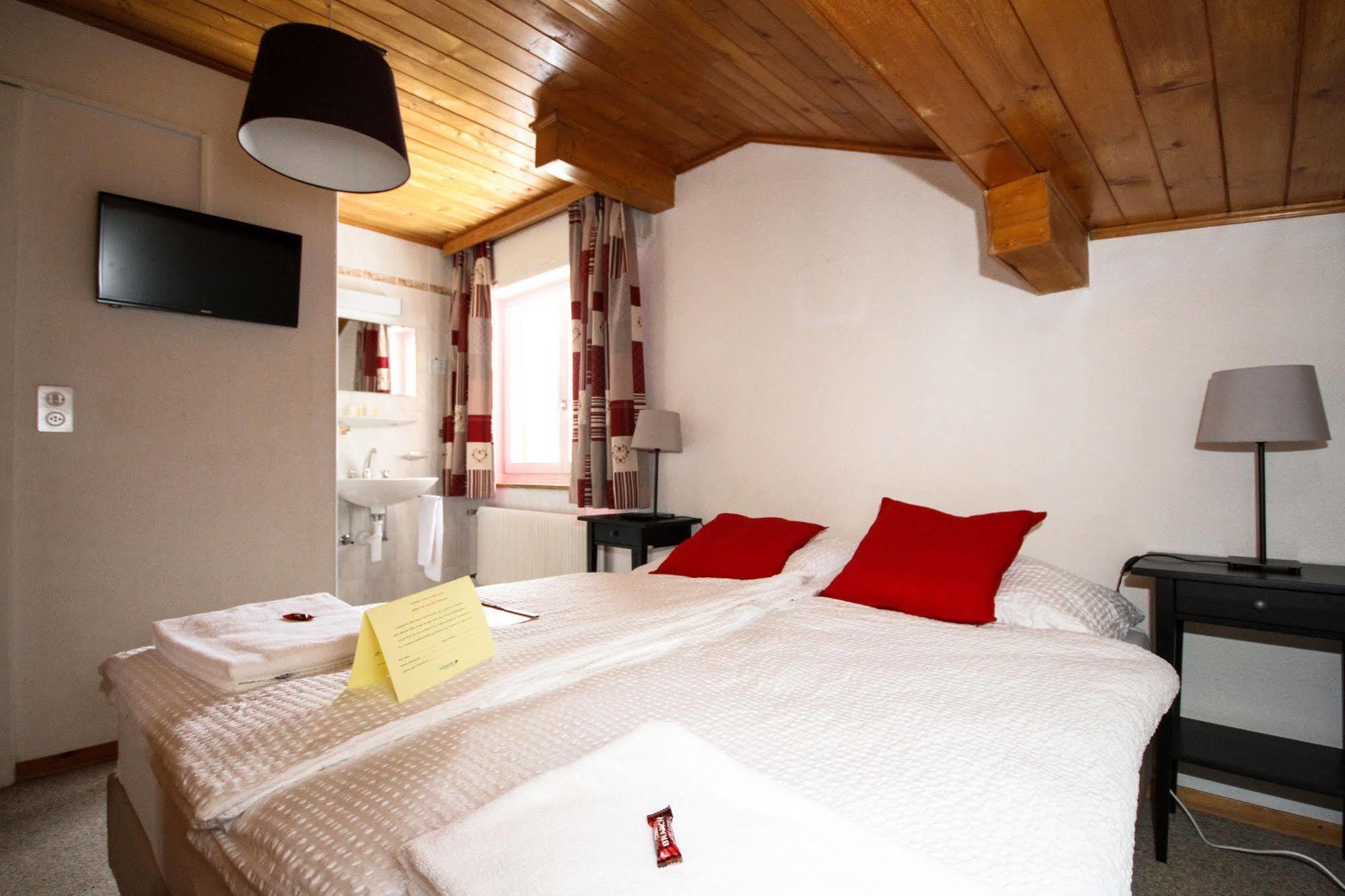 Pointe De Zinal Hotel Bagian luar foto